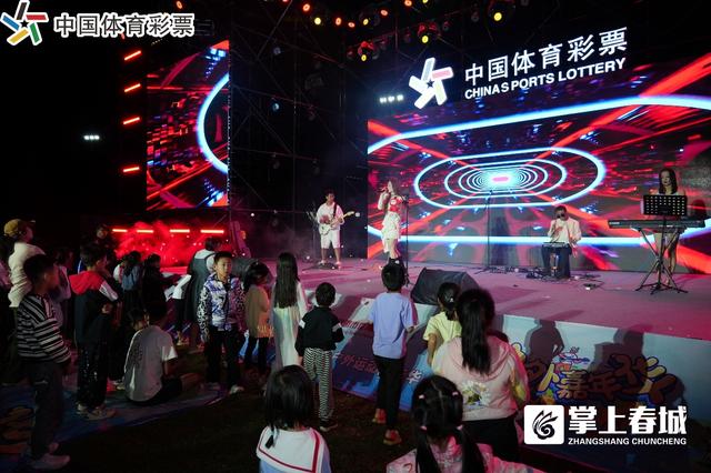 特色夜光跑步音乐节，青春在光影中跃动